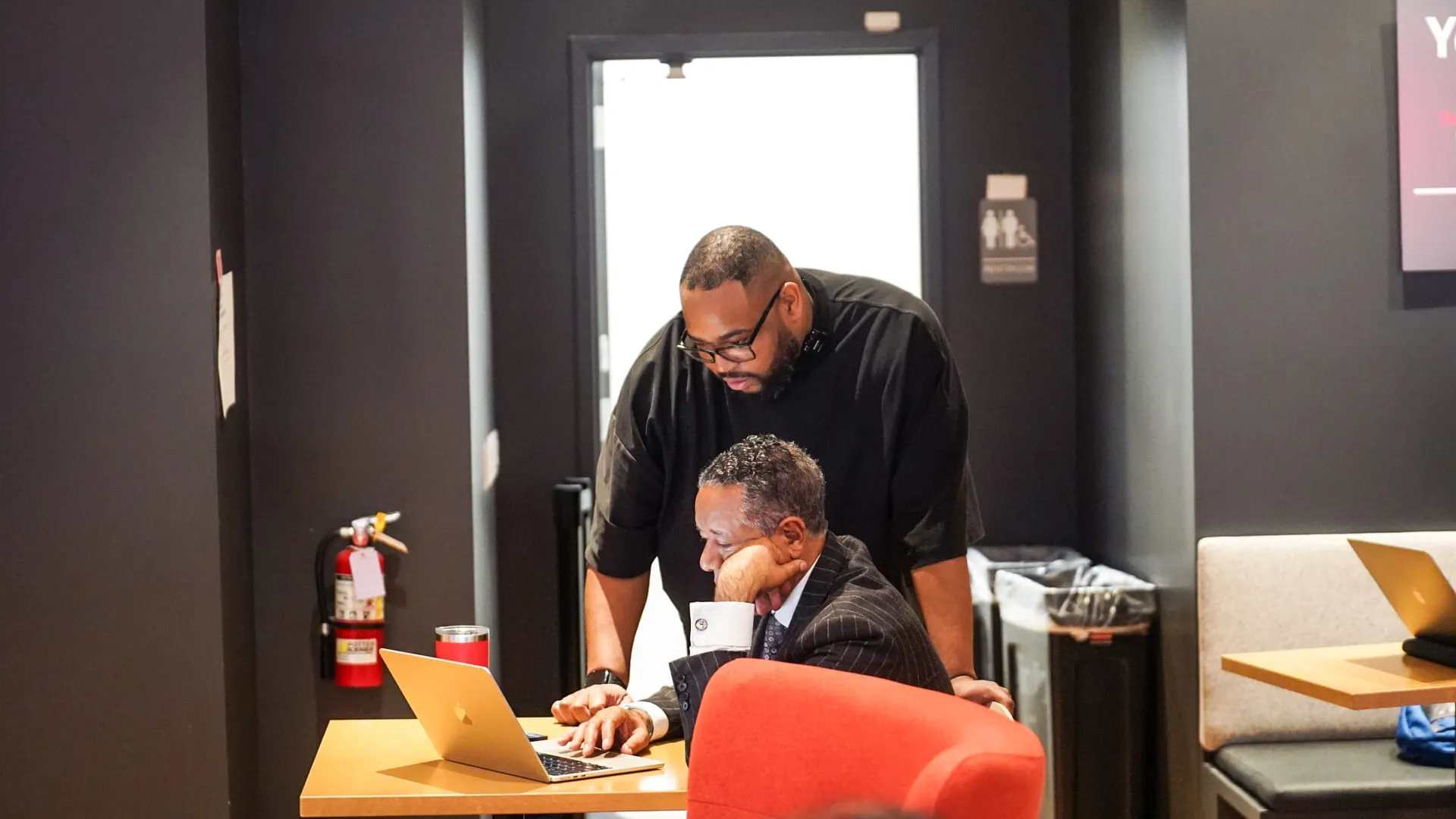 Marlon Avery coaching a workshop participant